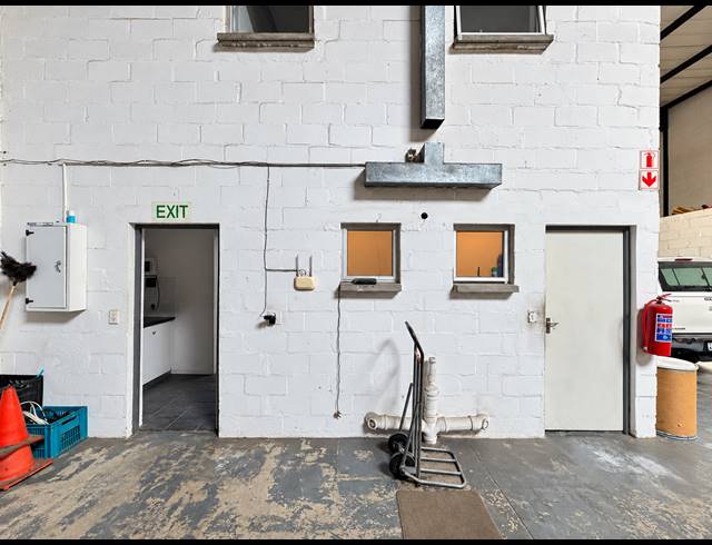 423M² INDUSTRIAL YARD TO LET IN STIKLAND INDUSTRIAL